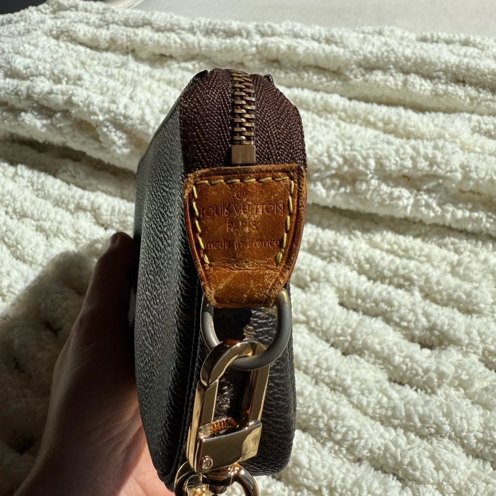 LV Mini Pochette - Picture 12 of 15